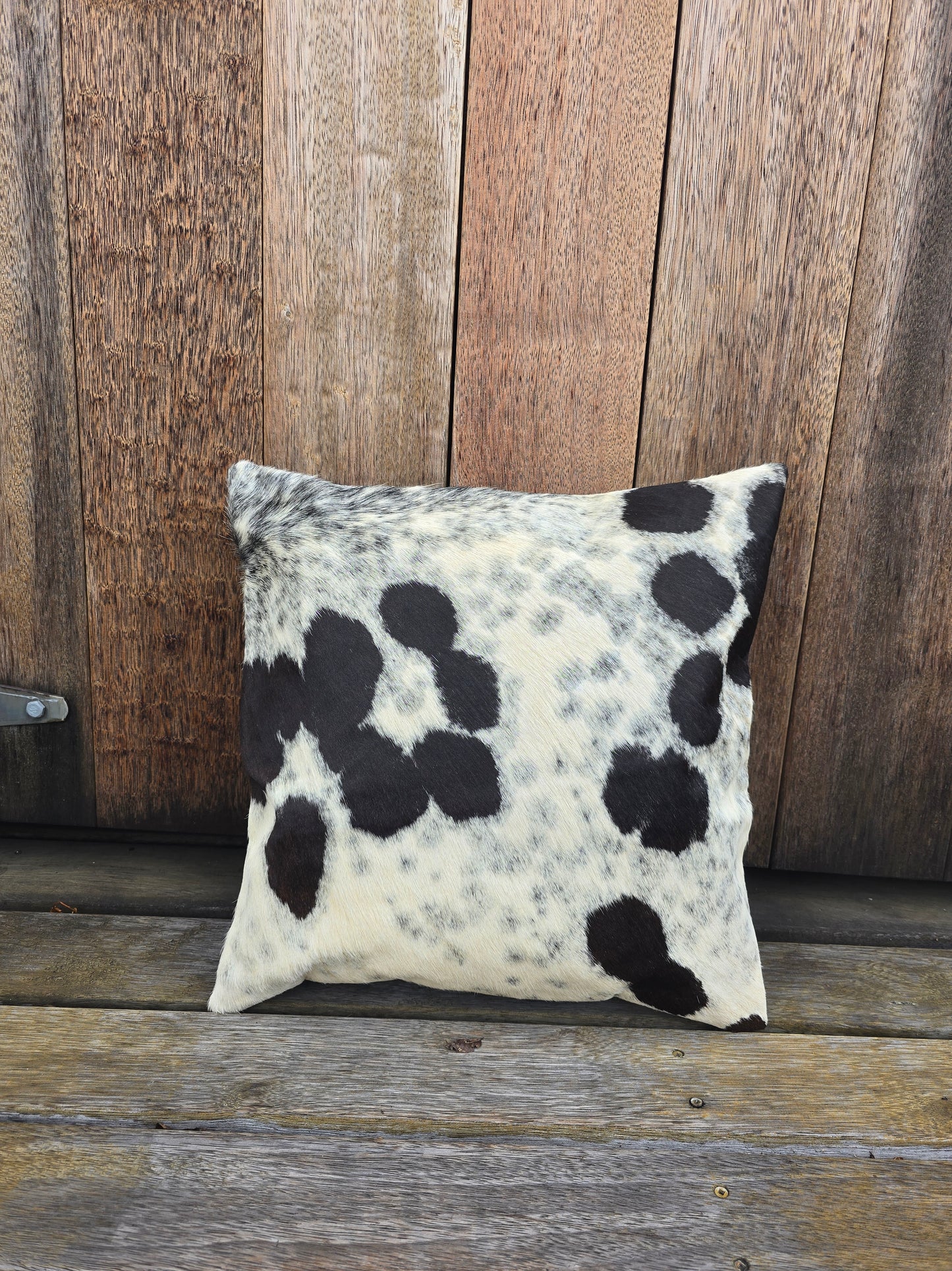 Cowhide cushion - Black and white