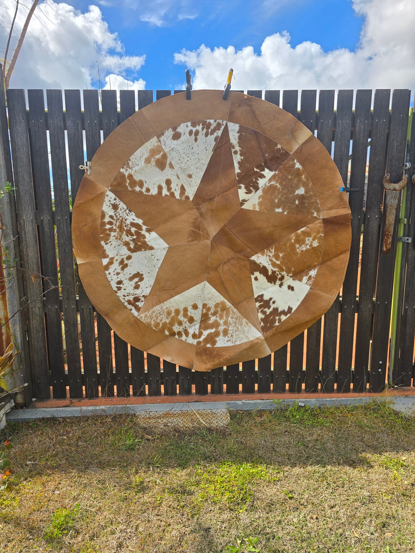 Round patchwork rug - Tan and white