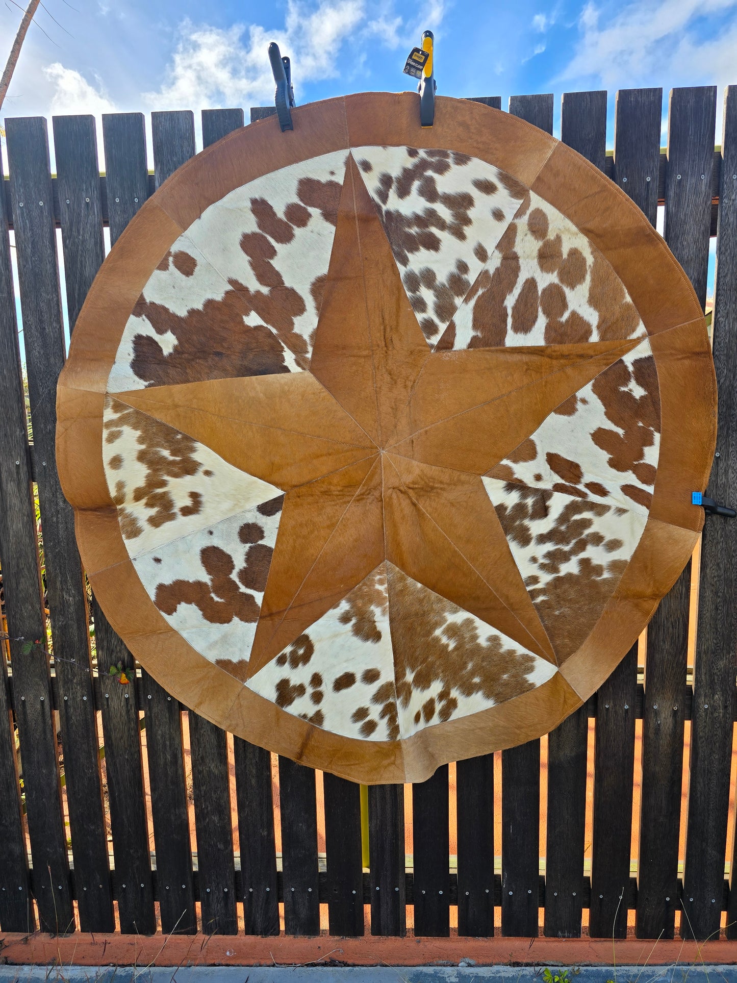 Round patchwork rug - Tan and white