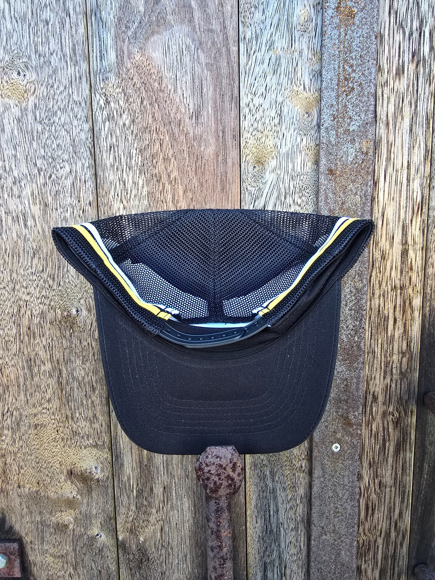 Black yellow/white stripe