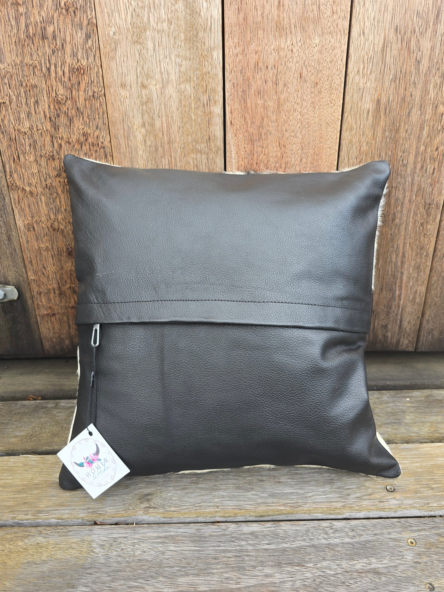 Cowhide cushion - Black and white