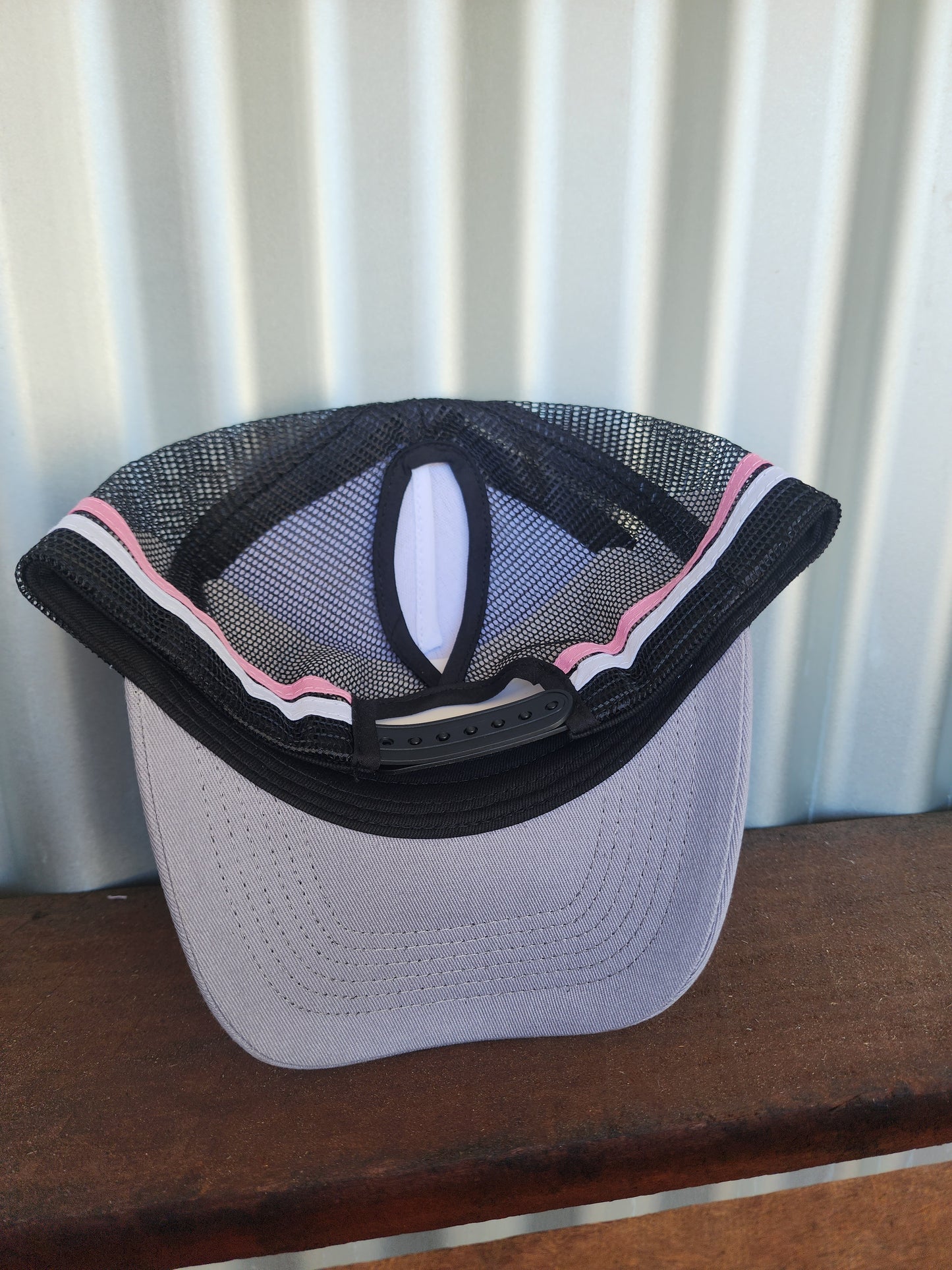 Grey with pink and white stripe pony cap(patch)