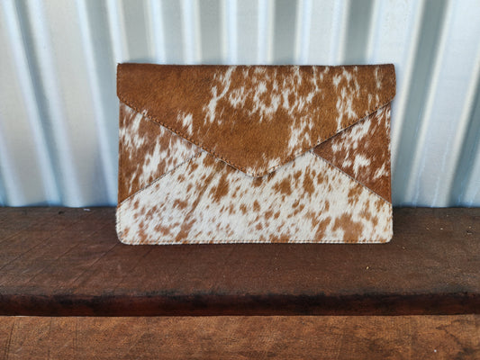 Envolope clutch- Tan and white