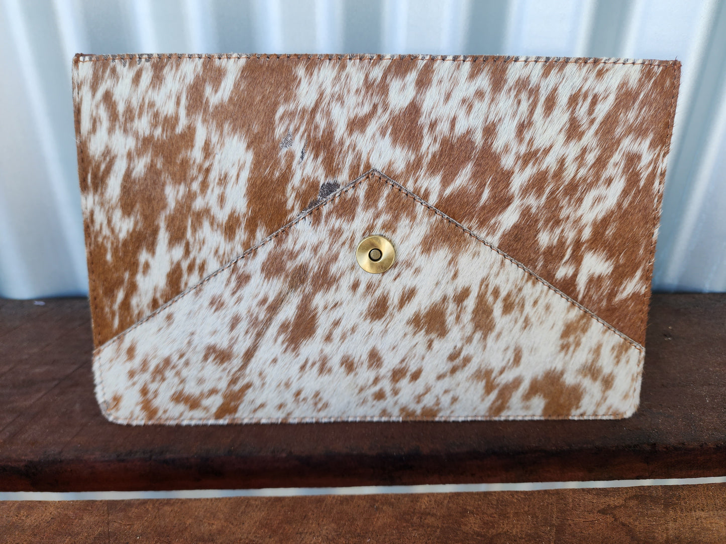 Envolope clutch- Tan and white