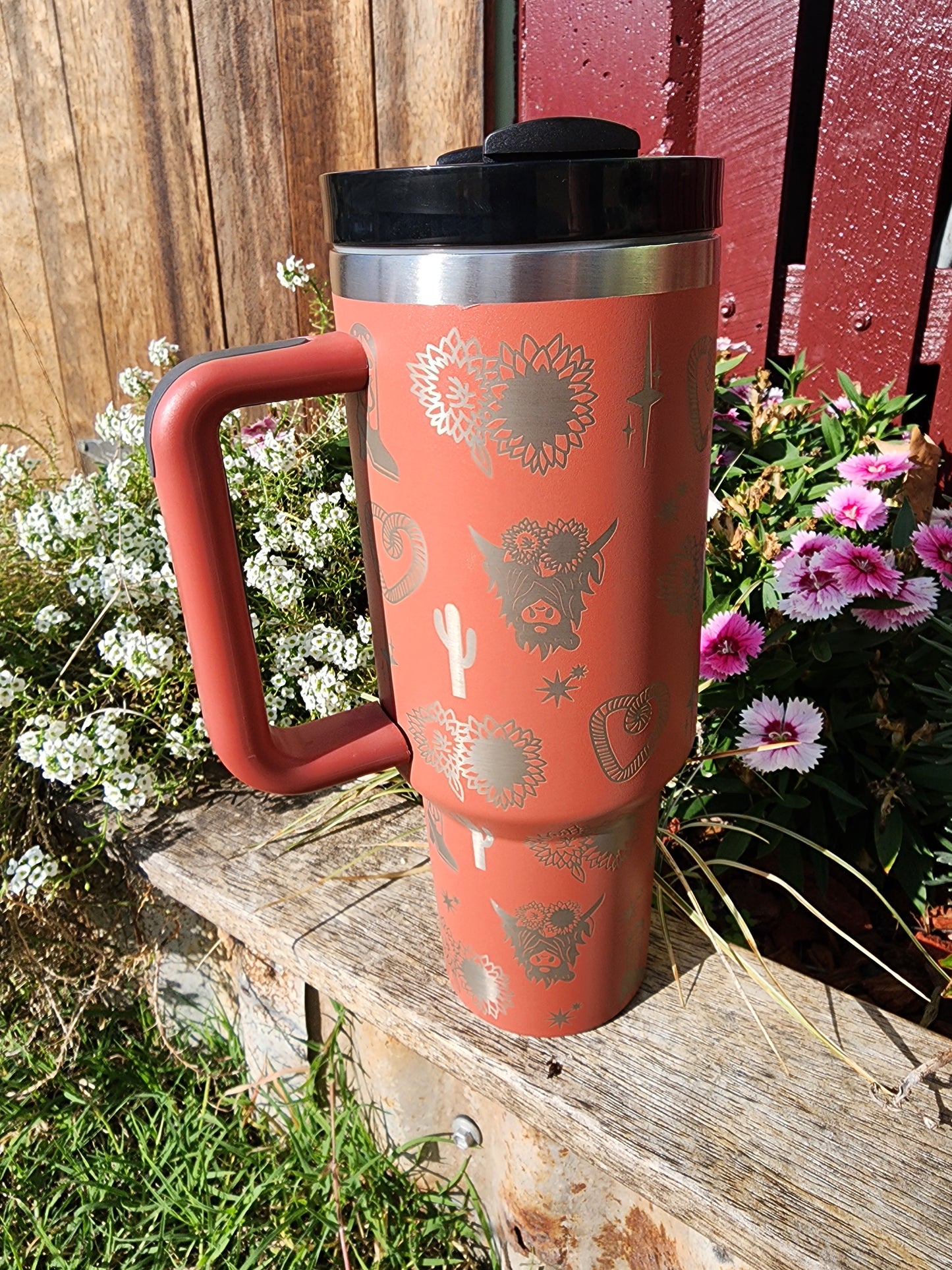 40oz Highland cow cactus travel mug - Red dust