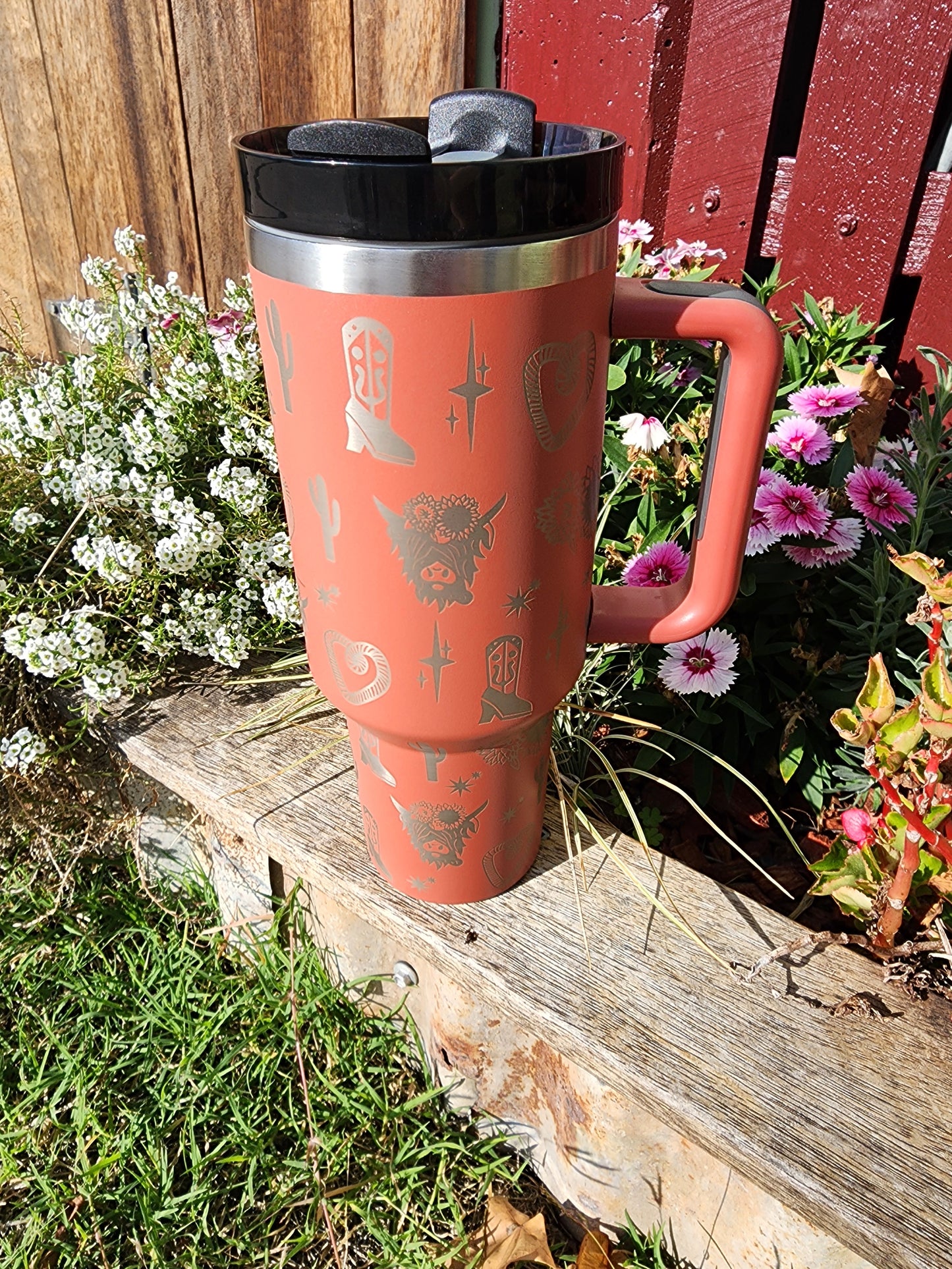 40oz Highland cow cactus travel mug - Red dust