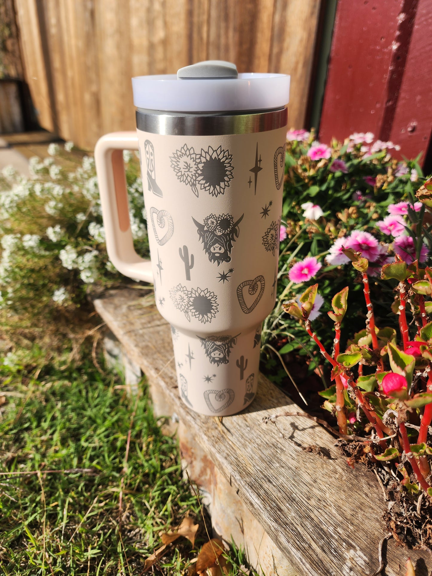 40oz Highland cow cactus travel mug - Cream