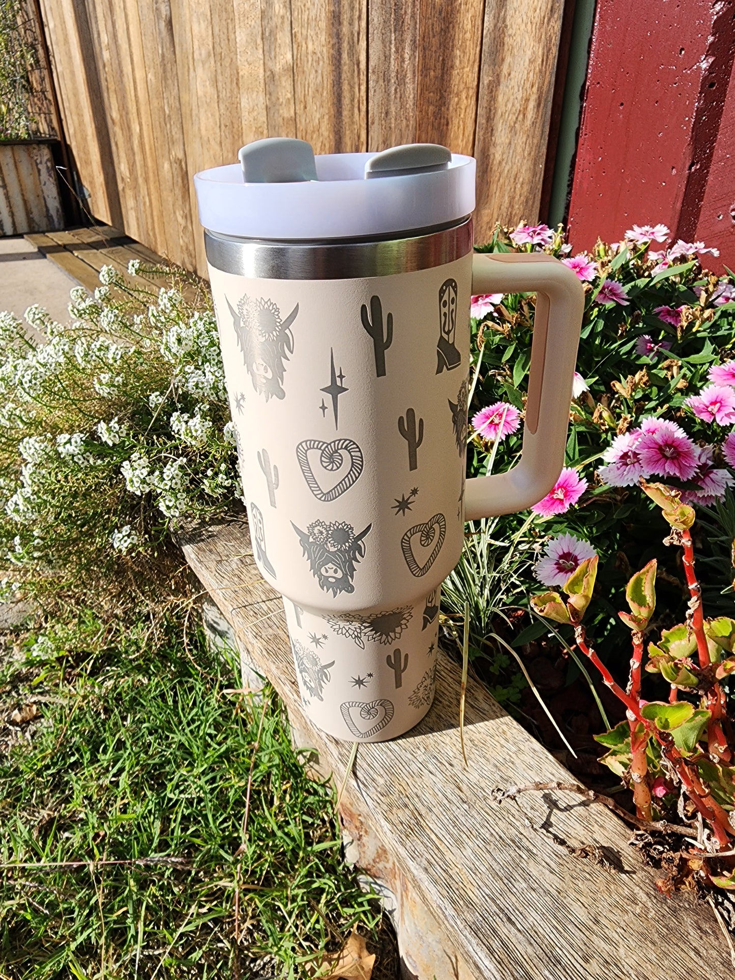 40oz Highland cow cactus travel mug - Cream