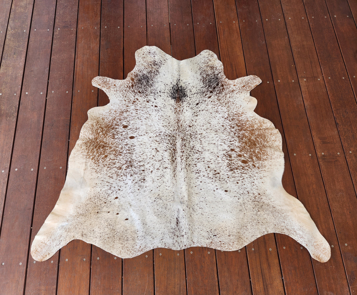 Cowhide floor rug- B06