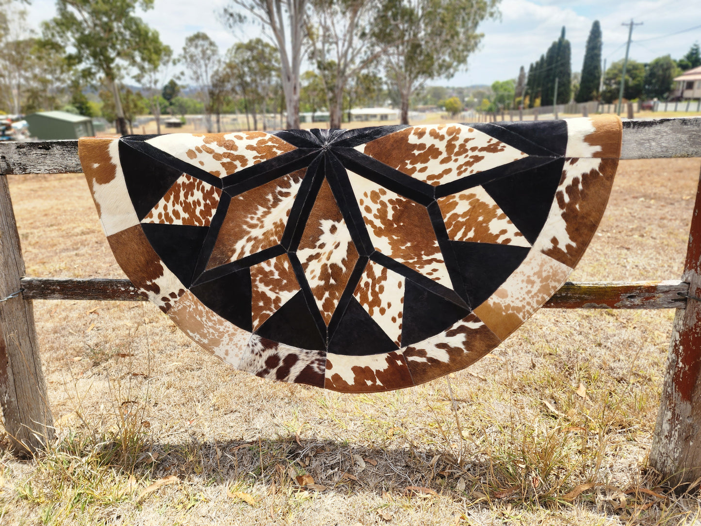 Round patchwork rug - Tan and black