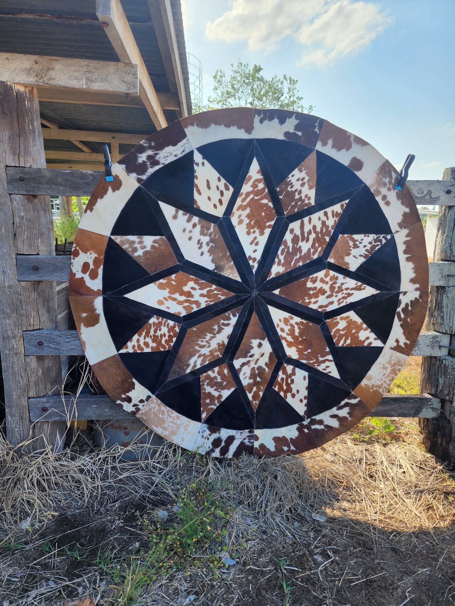 Round patchwork rug - Tan and black