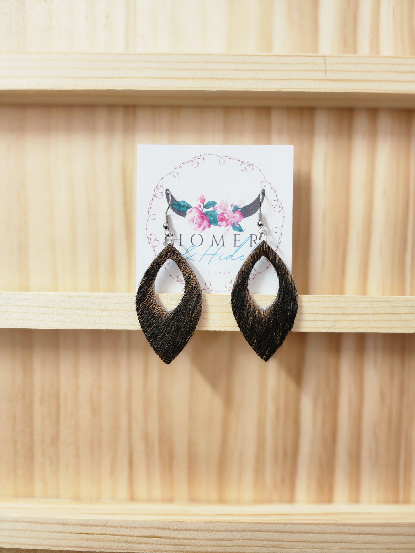 Leaf cut out earings #02