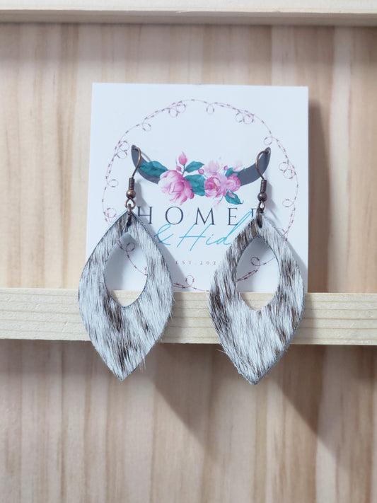 Leaf cut out earings #03