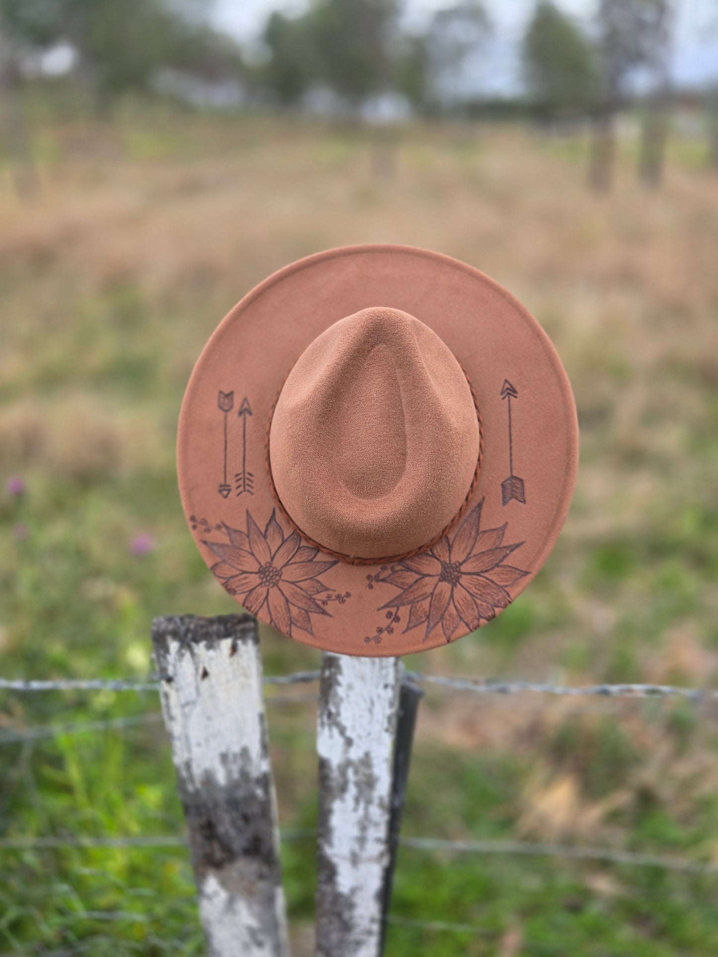 Sun flower arrows with flower under brim(Tan)