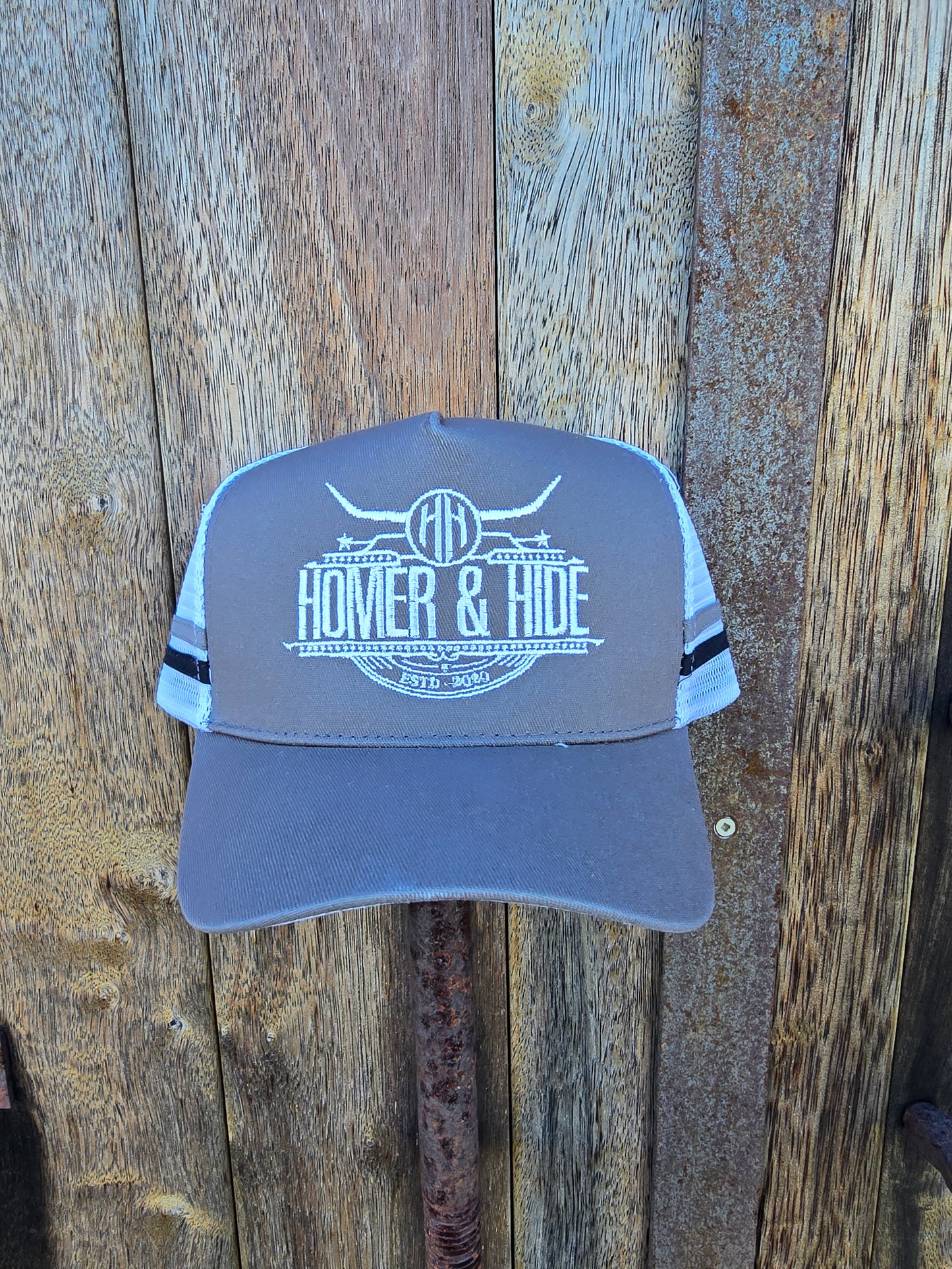 Grey with Brahman under brim