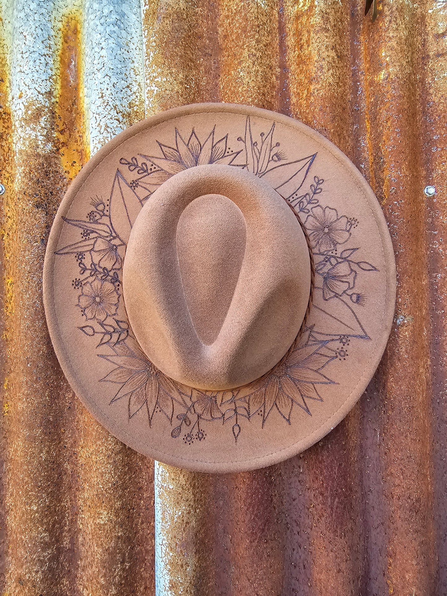 Floral gumnut brim (Tan)